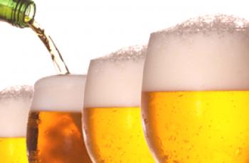 ¿En qué se diferencia una bebida de cerveza de la cerveza?