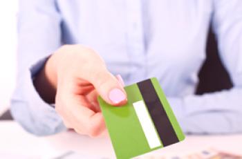 Kako se potrošački zajam razlikuje od kreditne kartice?