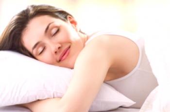Jaký je rozdíl mezi pomalým a rychlým spaním?
