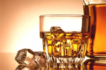 Co dělá bourbon odlišný od whisky