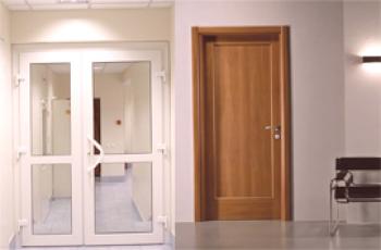 Quelle est la différence entre les portes en PVC et les portes laminées?